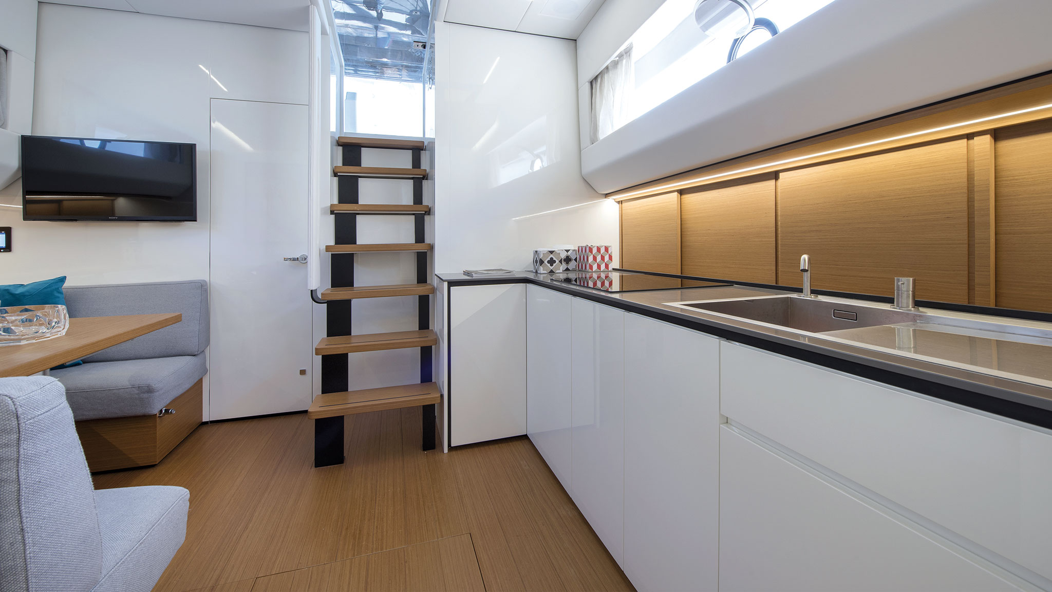 essai-Bluegame-62-Yachts-France-170-BG62-interiors-09